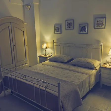 La Casetta Di Iaia - Tricase Buitenkant foto